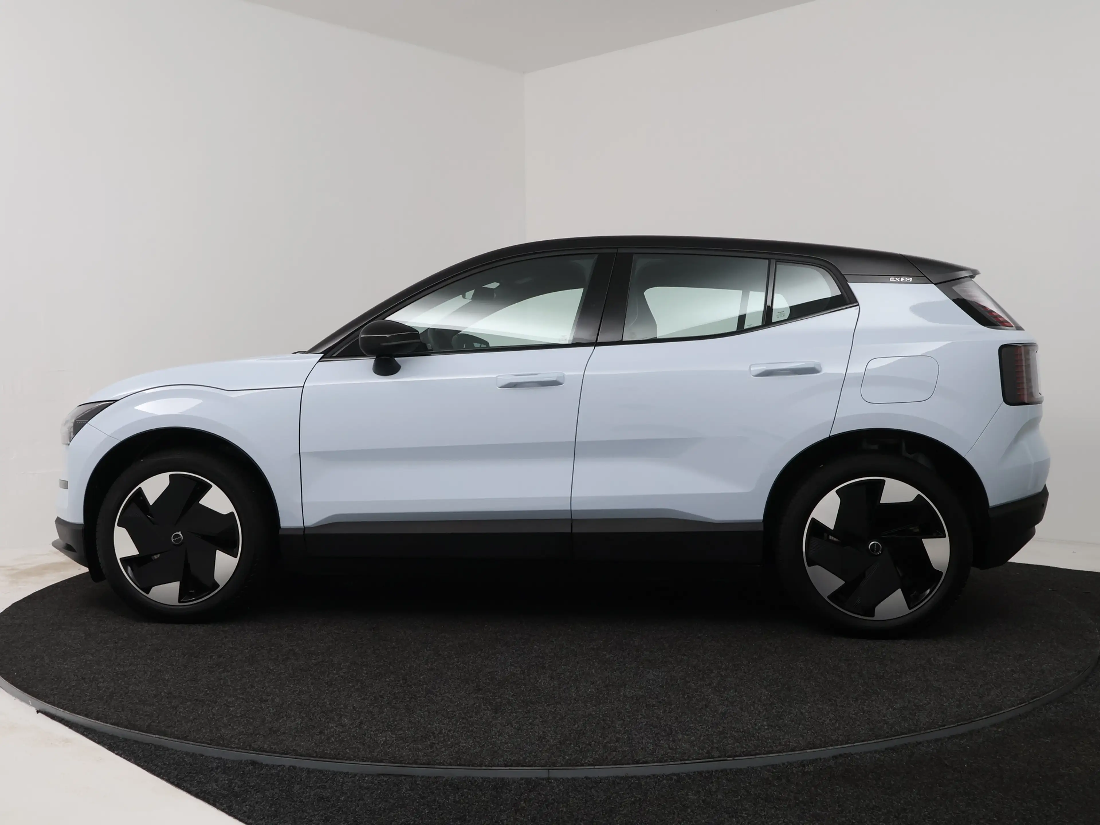 Volvo EX30 Single Motor Extended Range Plus 69 kWh | Harman K — photo 3