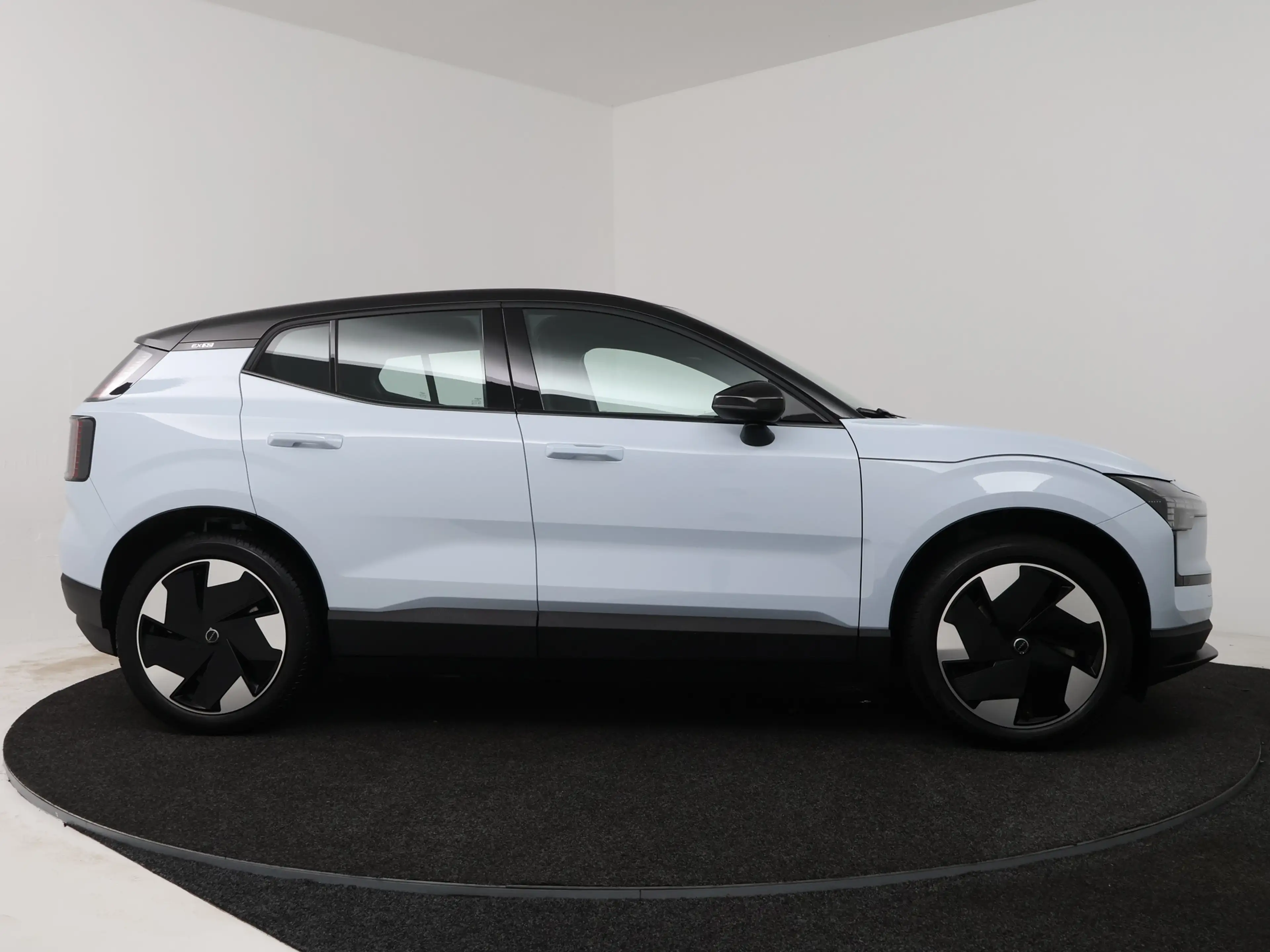 Volvo EX30 Single Motor Extended Range Plus 69 kWh | Harman K — photo 12