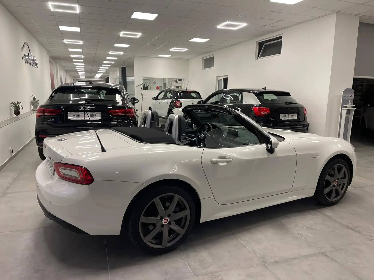 Fiat 124 Spider Bianco - 2