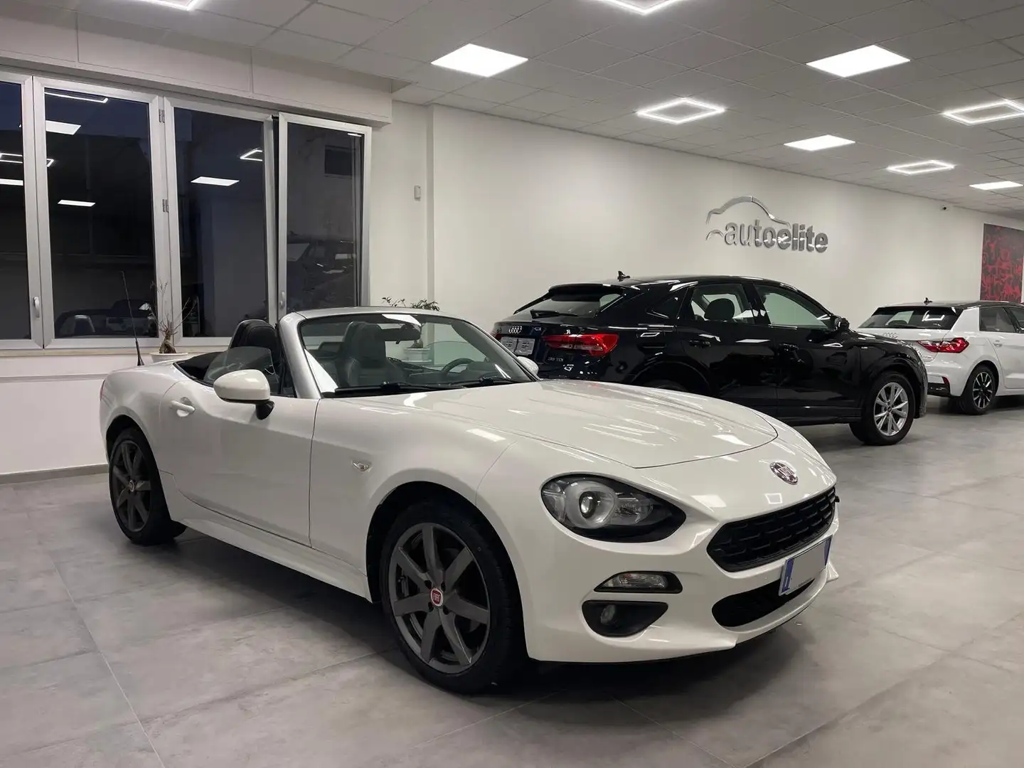 Fiat 124 Spider Bianco - 1