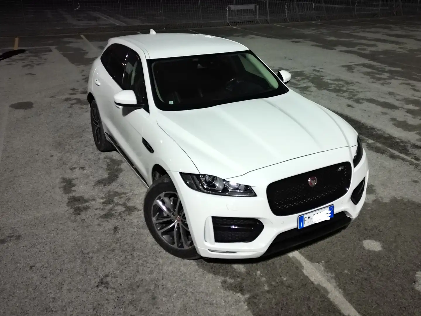 Jaguar F-Pace F-Pace 20152.0d i4 Portfolio awd 240cv auto my18 Bianco - 1