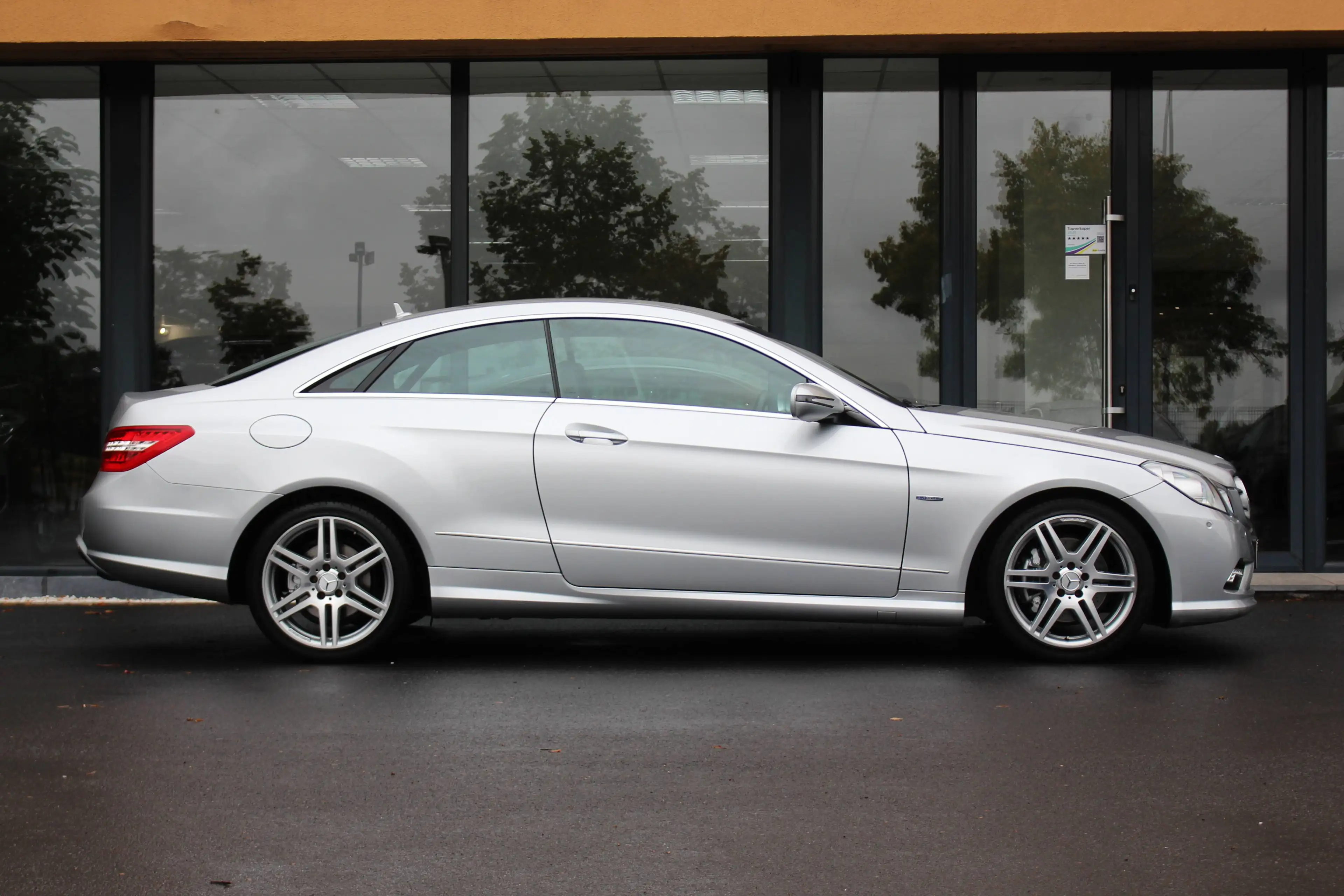 Mercedes-Benz E 250 COUPE E 250 Avantgarde *AMG Line*205pk* — photo 6