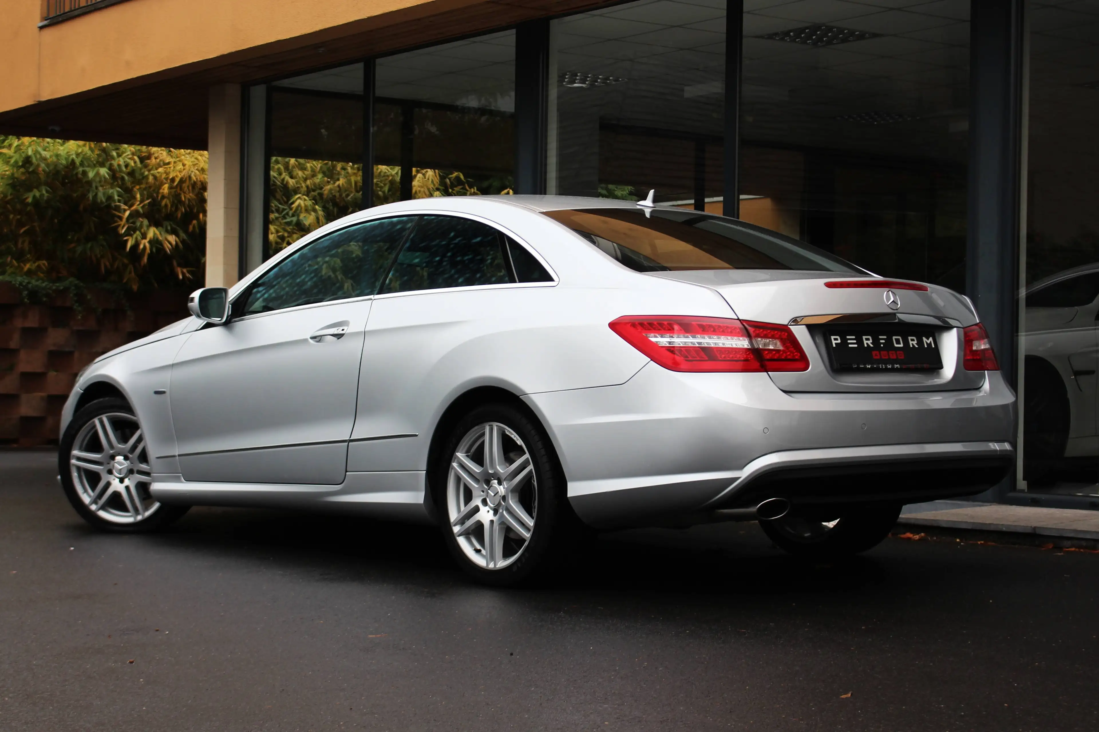 Mercedes-Benz E 250 COUPE E 250 Avantgarde *AMG Line*205pk* — photo 9