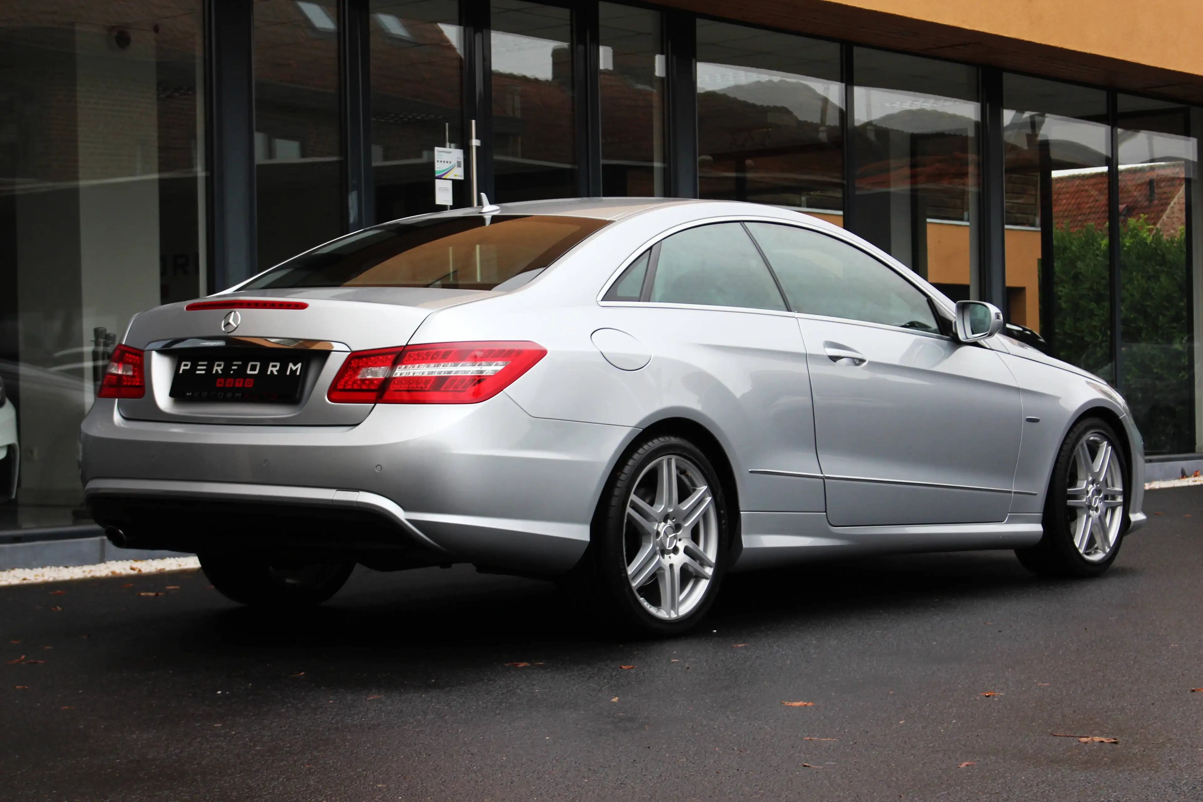Mercedes-Benz E 250 COUPE E 250 Avantgarde *AMG Line*205pk* — photo 7