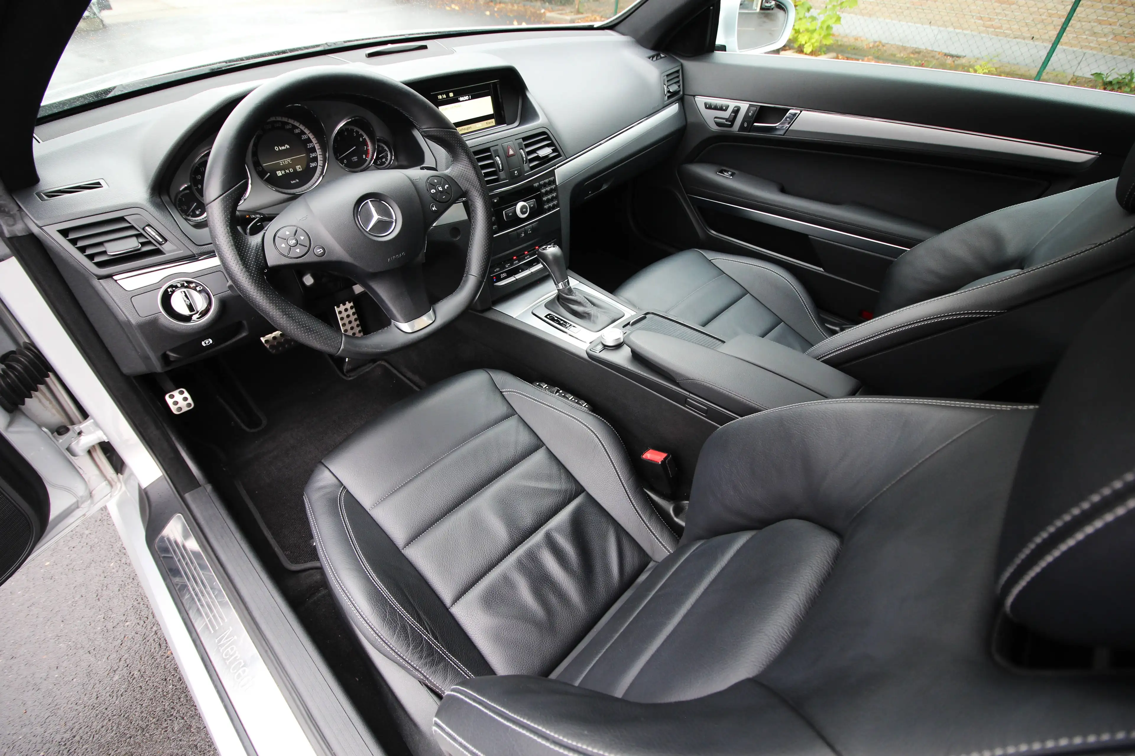 Mercedes-Benz E 250 COUPE E 250 Avantgarde *AMG Line*205pk* — photo 13