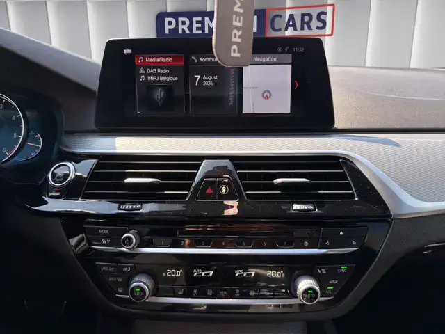 BMW 5 Series view 14
