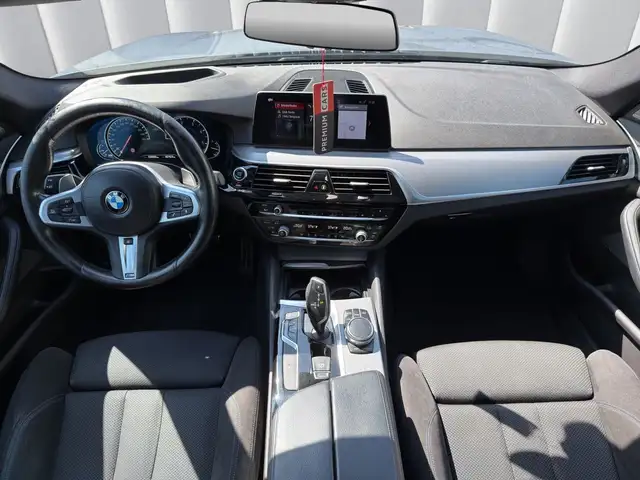 BMW 5 Series view 11