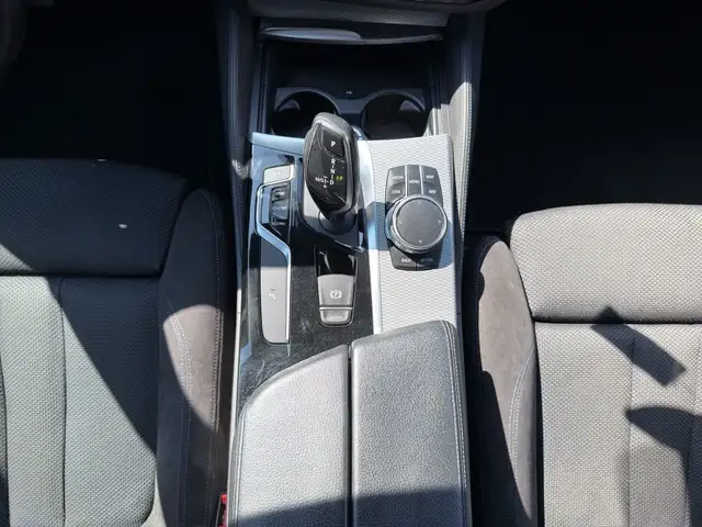 BMW 5 Series view 15