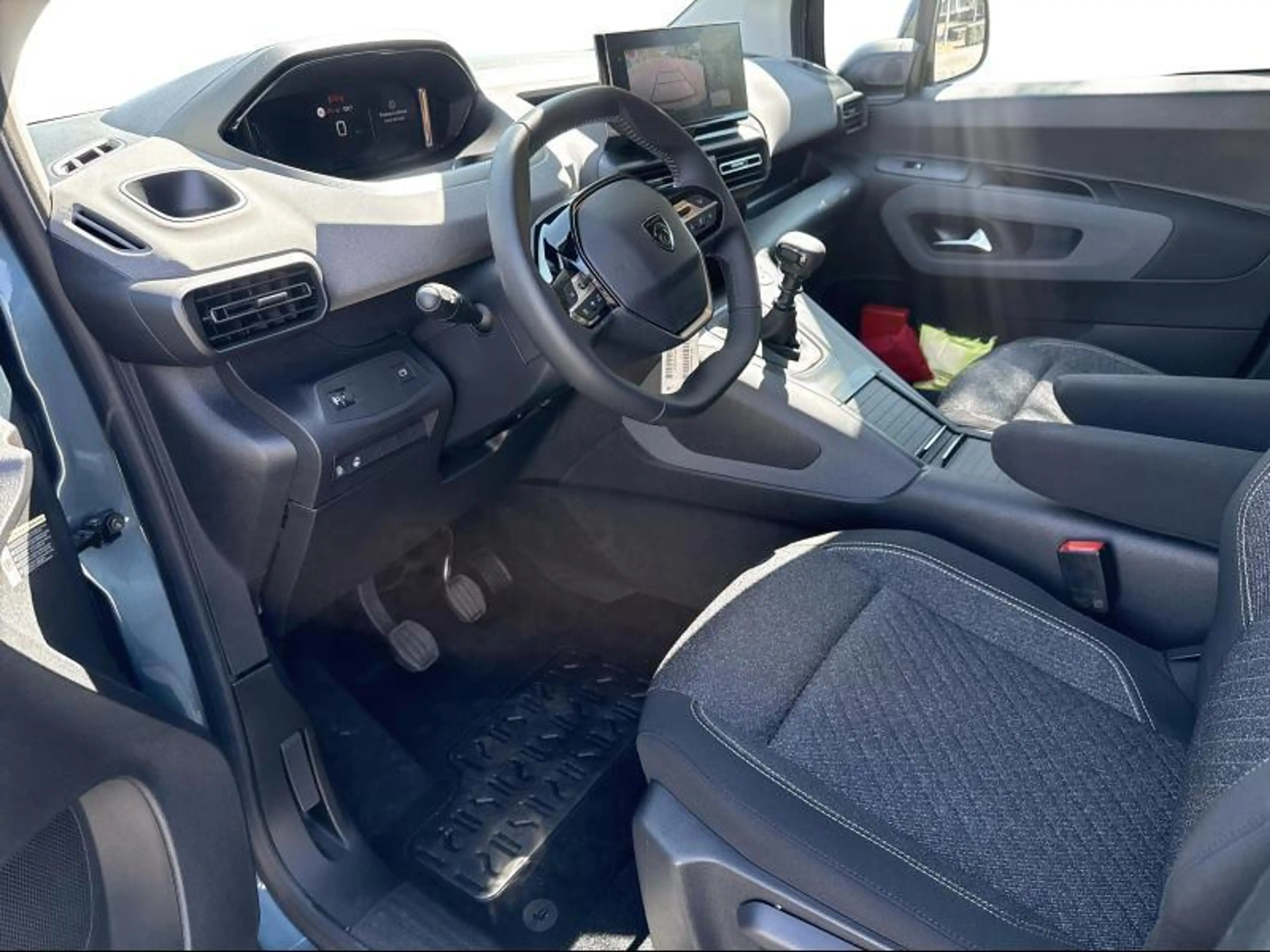Peugeot Rifter 1.2 PT 110 Man6 Allure — photo 8