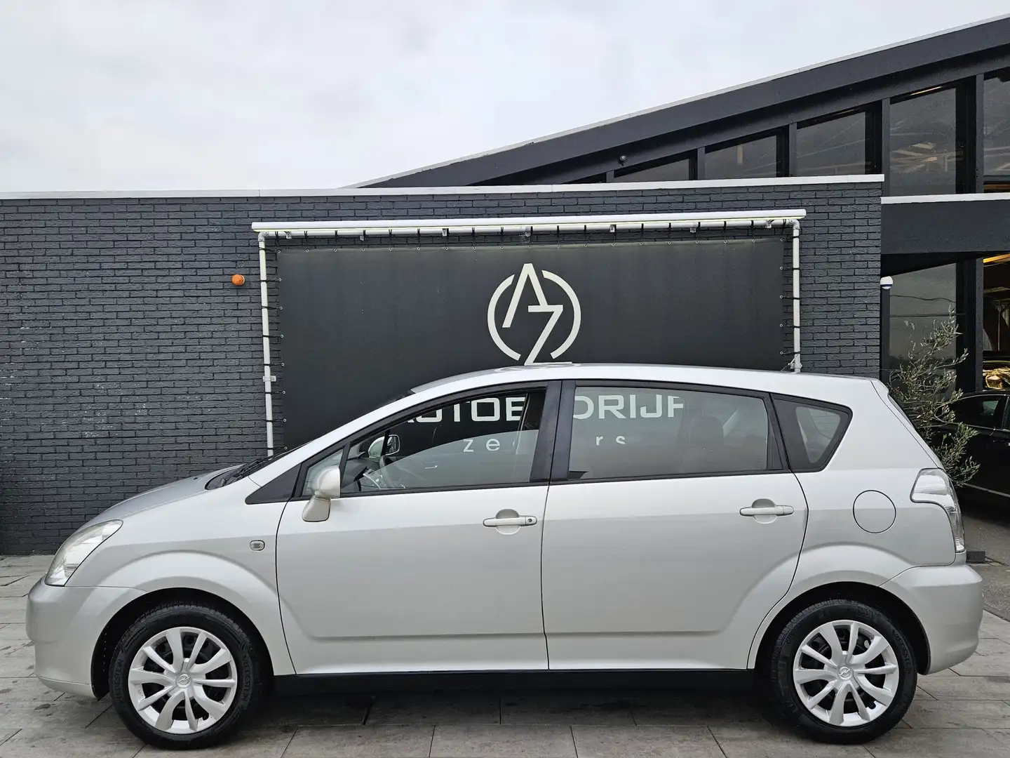 Toyota Verso 1.8 VVT-i Terra 7 Persoons *AC*NW APK* Grijs - 1