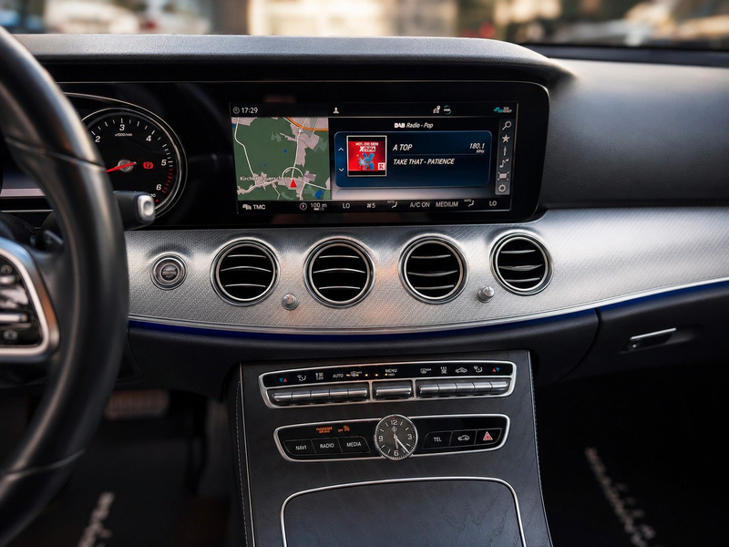 Mercedes-Benz E 400 d 4Matic AIRM/PANO/STHZ/360°/DISTR/HEAD/LED — photo 13