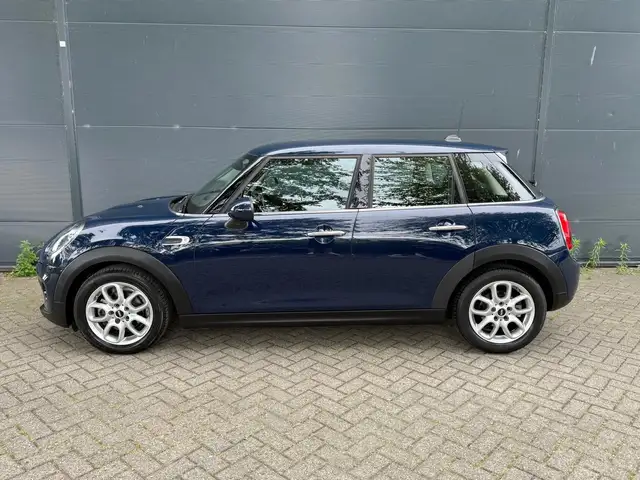 Mini Hatch view 5