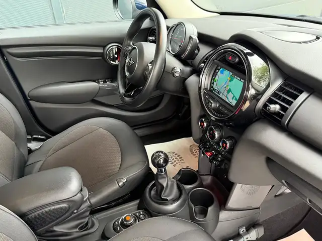 Mini Hatch view 13