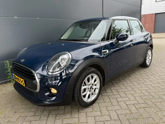 Mini Hatch view 3