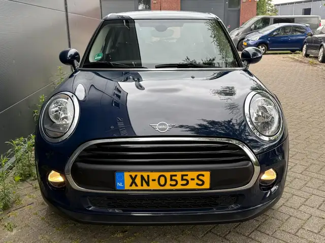Mini Hatch view 6