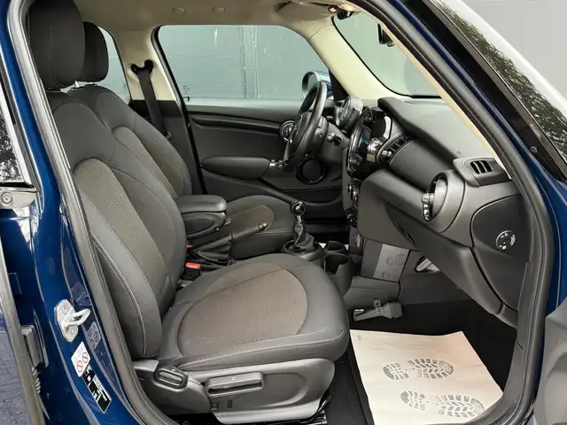 Mini Hatch view 14