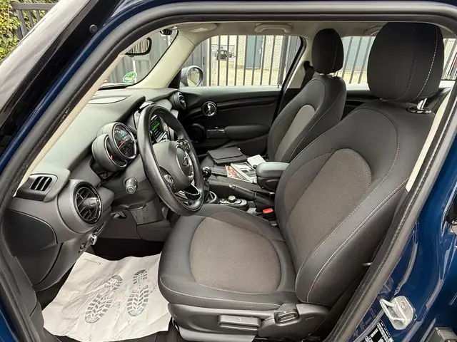 Mini Hatch view 11