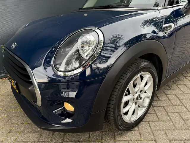 Mini Hatch view 4