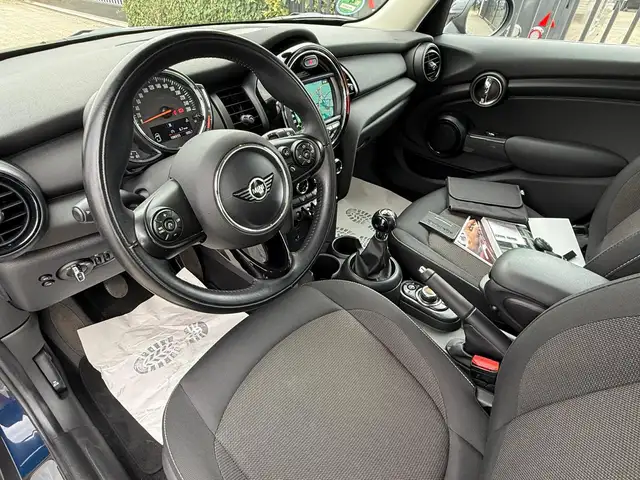 Mini Hatch view 10