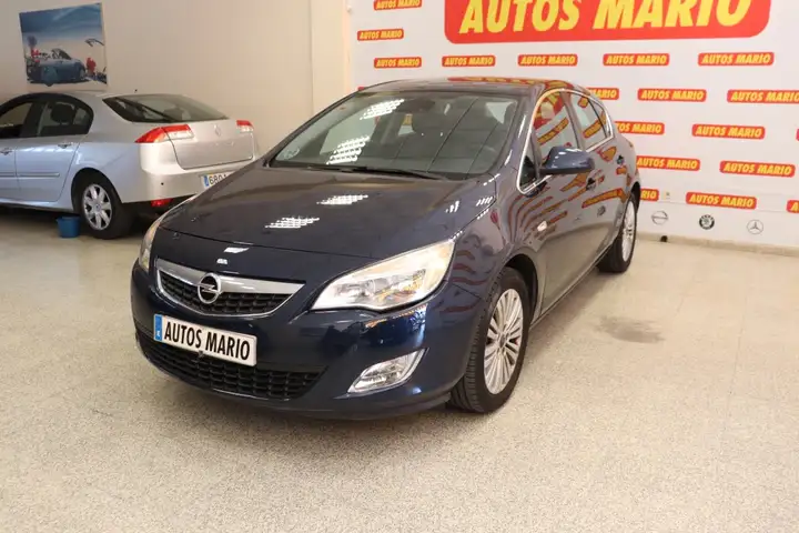 Opel Astra 2.0 CDTI Cosmo 2010, foto 2