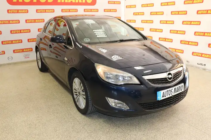 Opel Astra 2.0 CDTI Cosmo 2010, foto 3