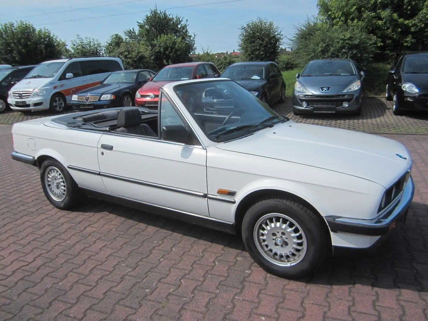 BMW 320 i Cabrio Tüv 07/26 Weiß - 1