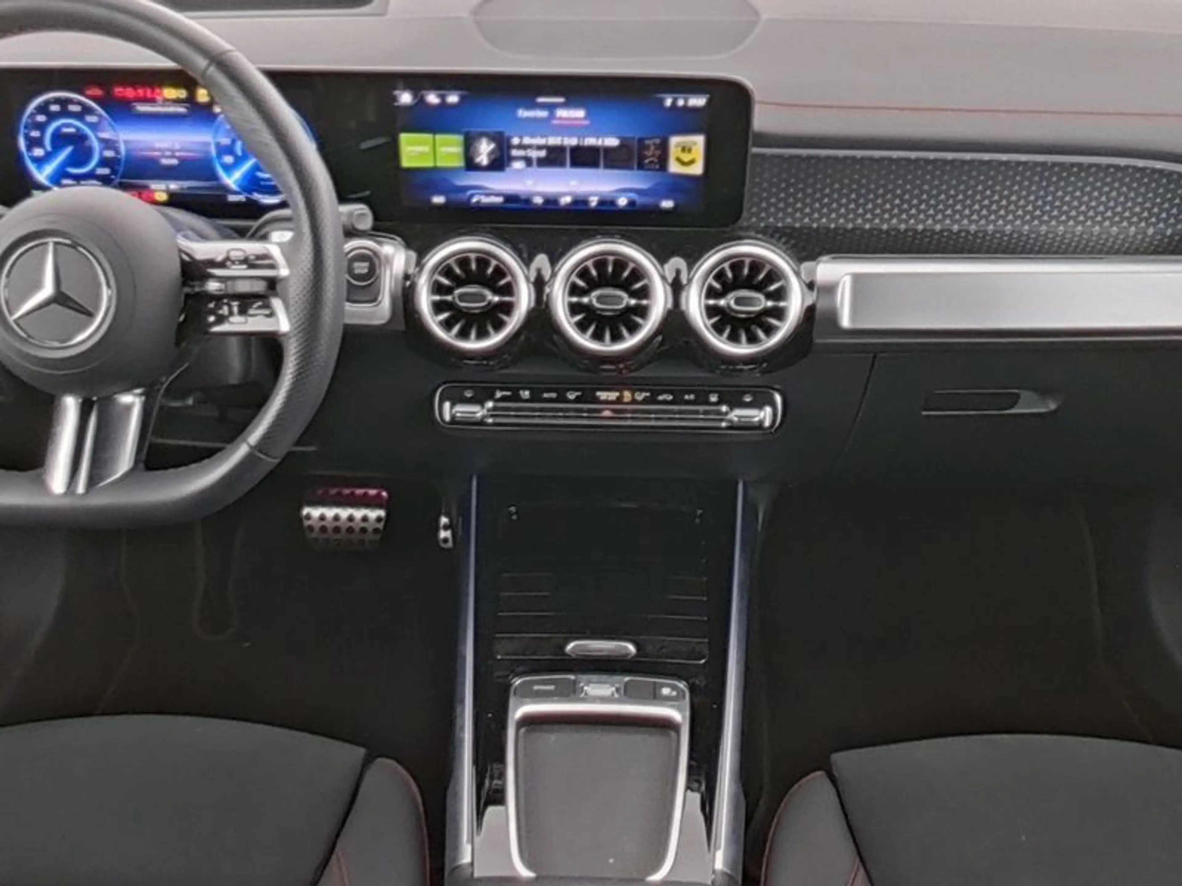 Mercedes-Benz EQB 250 AMG-PREMIUM NIGHT PANO MEMO FAP 360 HuD — photo 5