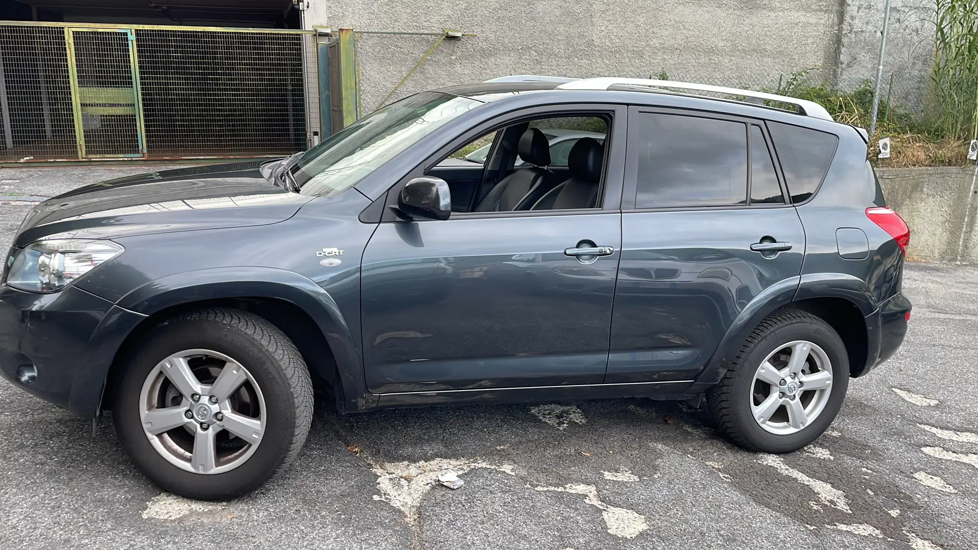 Toyota RAV 4 Rav4 III 2006RAV4 2.2 d-4d Luxury 177cv Gris - 2