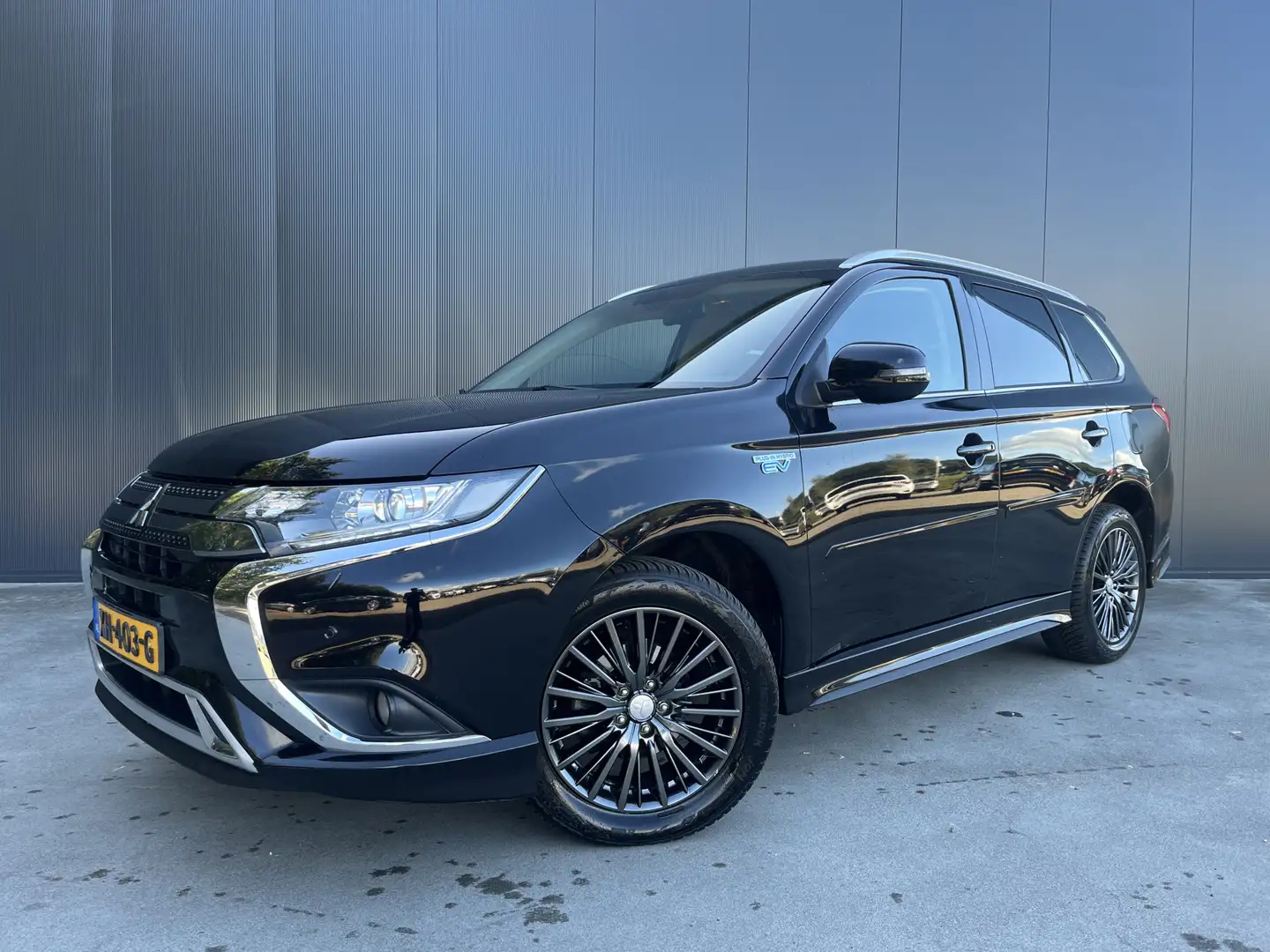 Mitsubishi Outlander 2.4 PHEV Pure CAMERA ALCANTARA LED NAVI CRUISE ECC Schwarz - 1