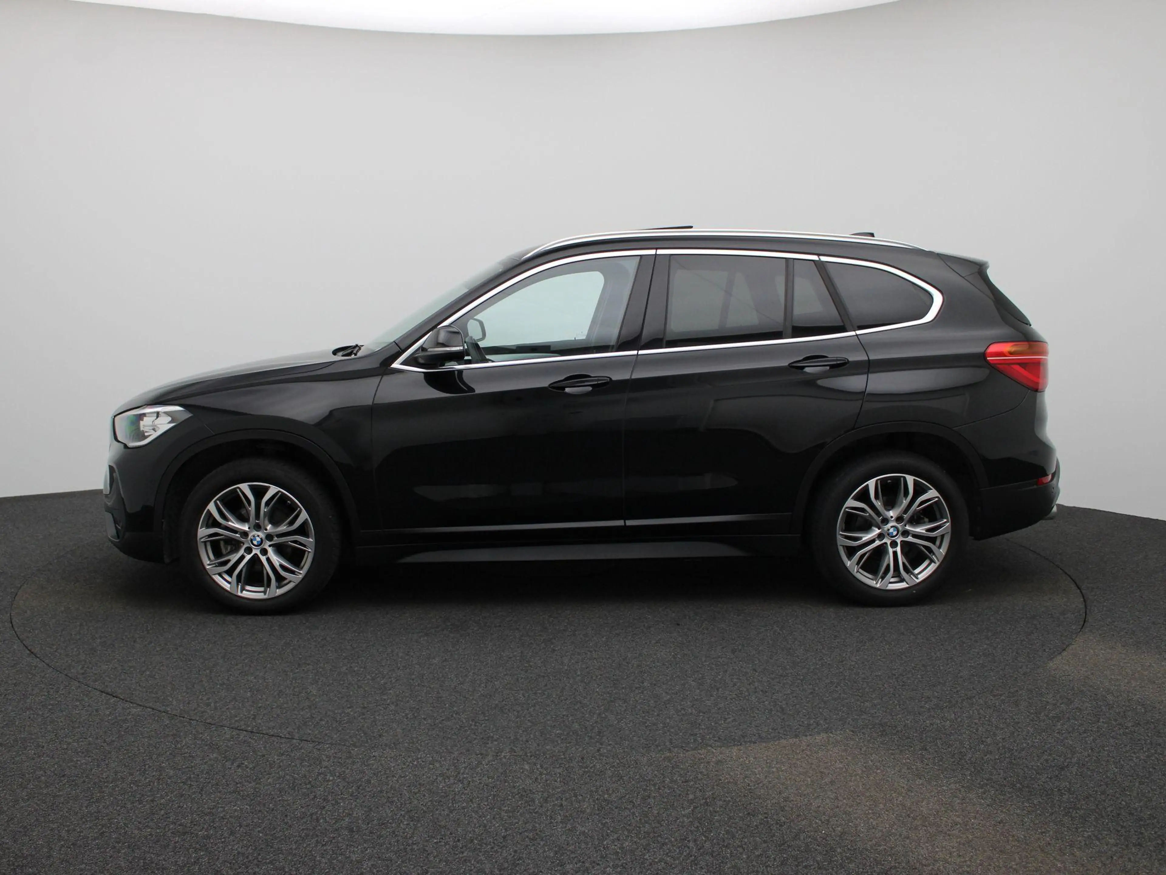 BMW X1 sDrive16dA (85 kW) PANO | LEDER | CAMERA | NAVI — photo 4
