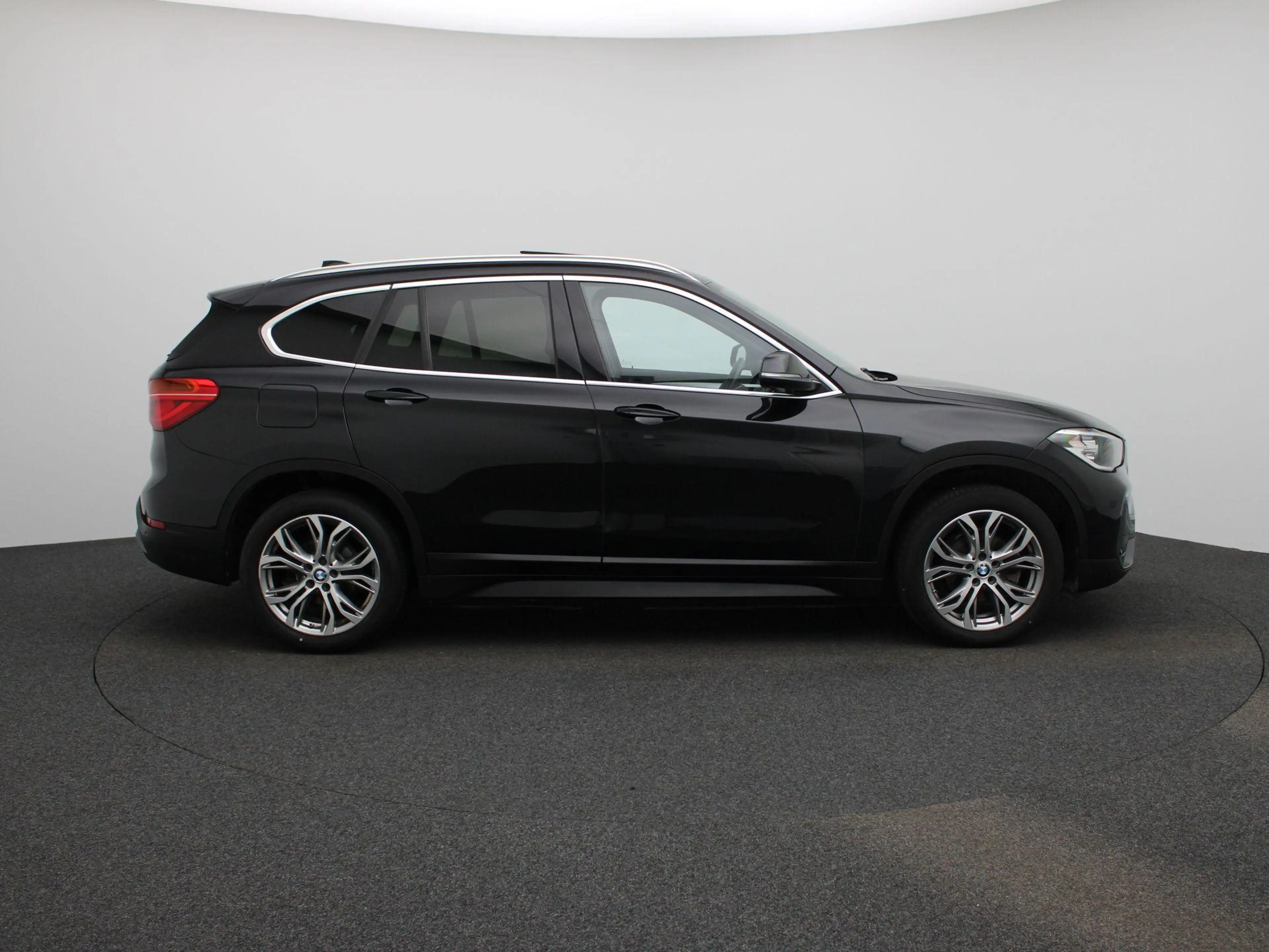 BMW X1 sDrive16dA (85 kW) PANO | LEDER | CAMERA | NAVI — photo 6