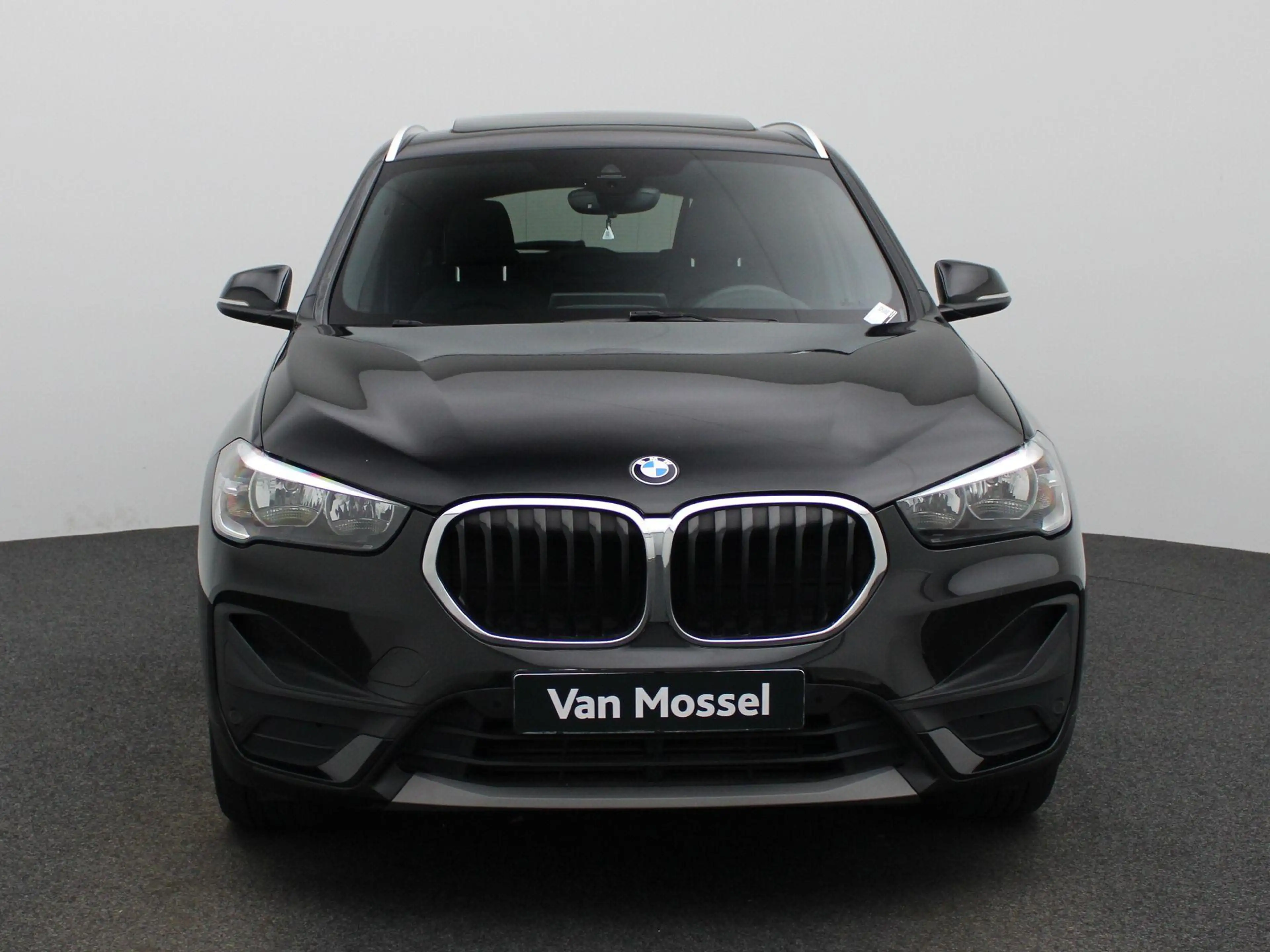 BMW X1 sDrive16dA (85 kW) PANO | LEDER | CAMERA | NAVI — photo 3