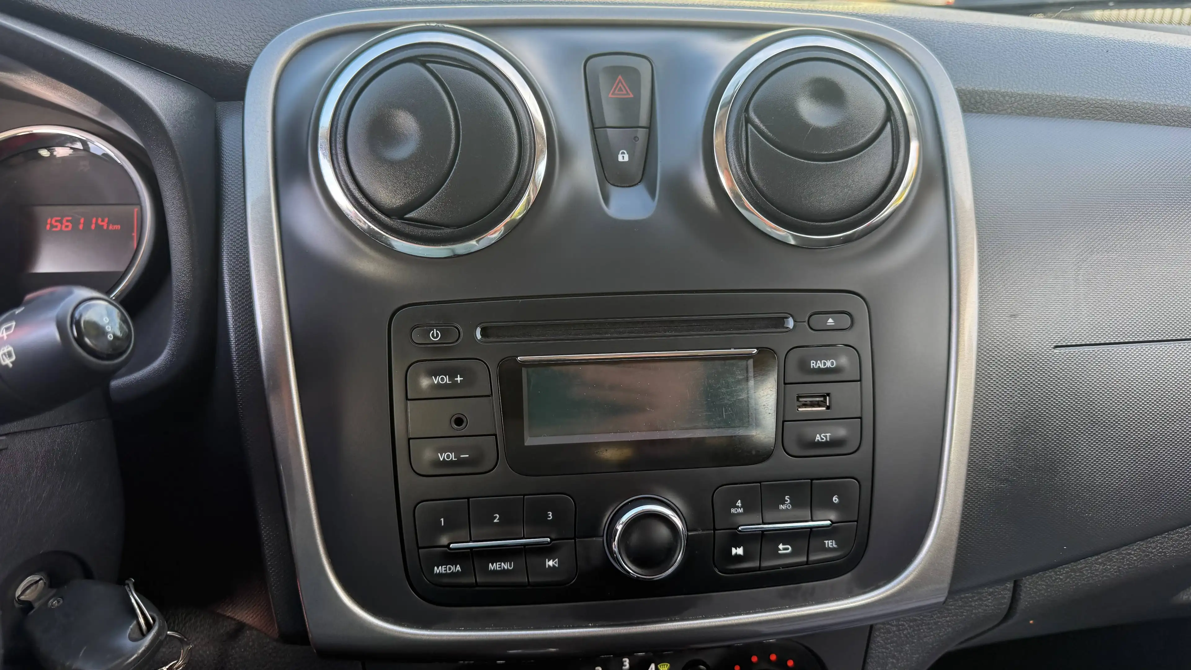 Dacia Logan Essentiel 2.HAND KLIMA MOTORLEISTUNG 47512 KM ZAHNRIEM NEU TÜV NEU — photo 8