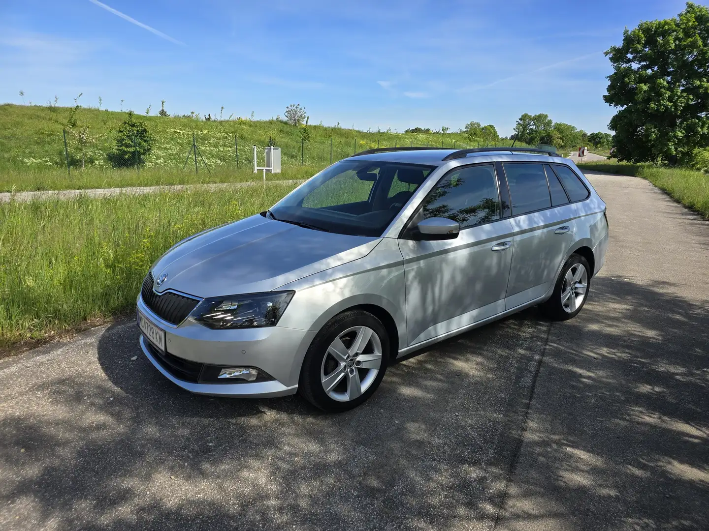 Skoda Fabia Fabia Combi Style 1,0 TSI Style Silber - 1