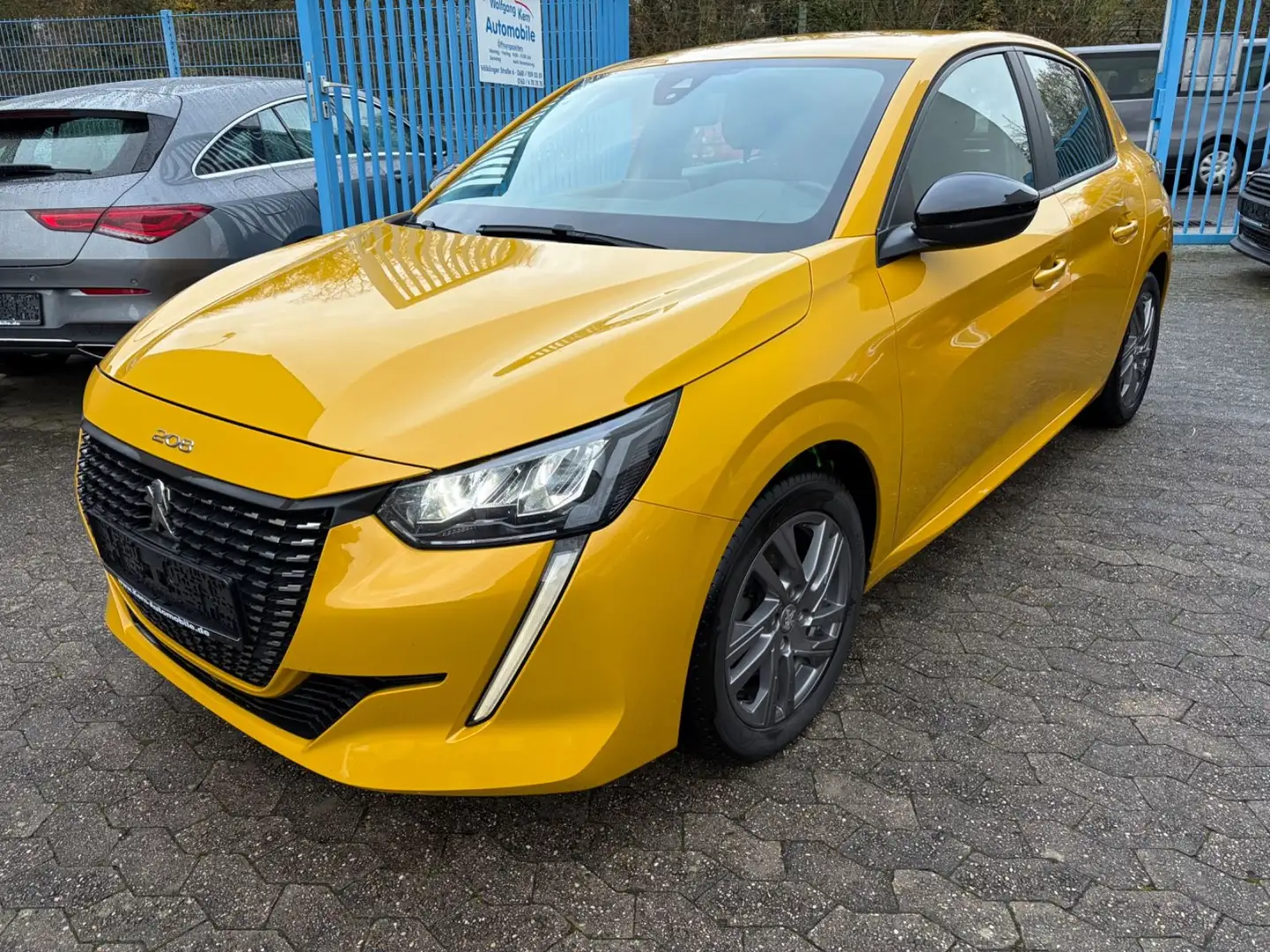Peugeot 208 Active Pack LED/AHK/MirrorScreen/PDC Gelb - 1