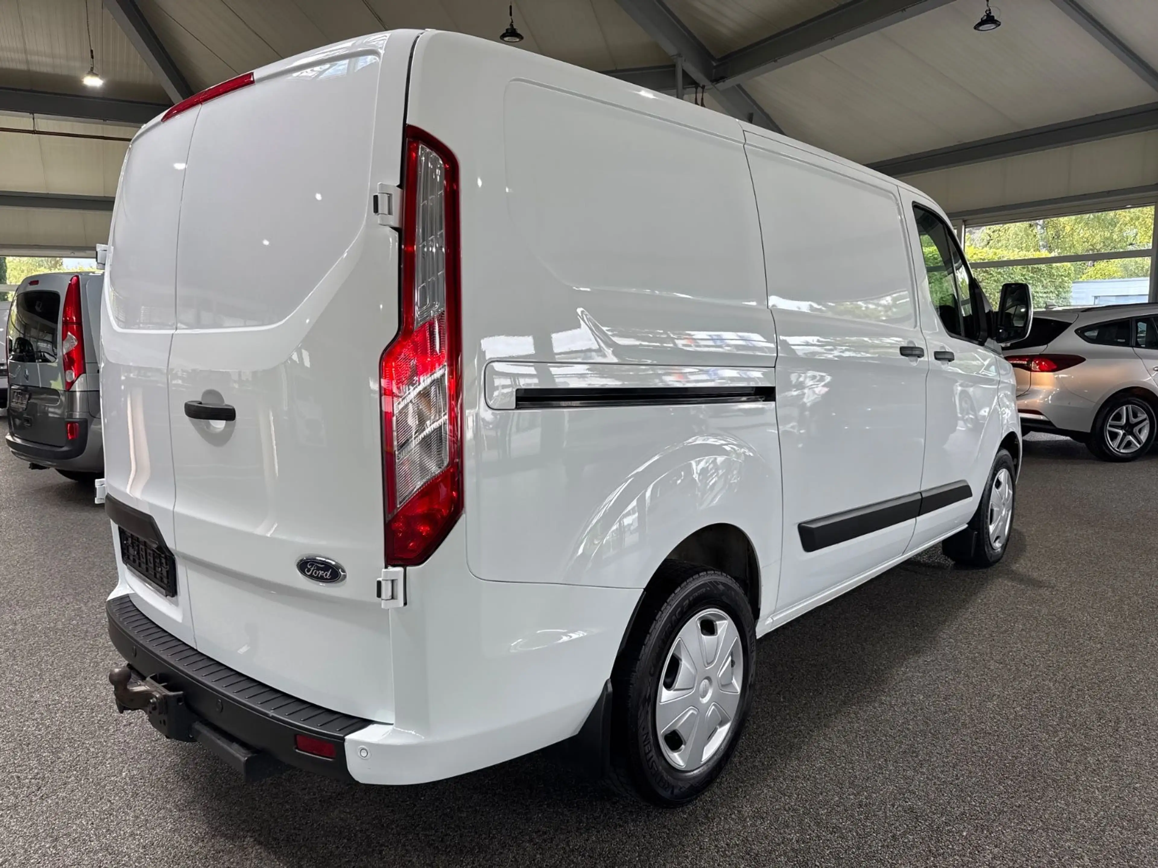 Ford Transit Custom 2.0D 340 L1 AHK Navi RfK Winter — photo 2