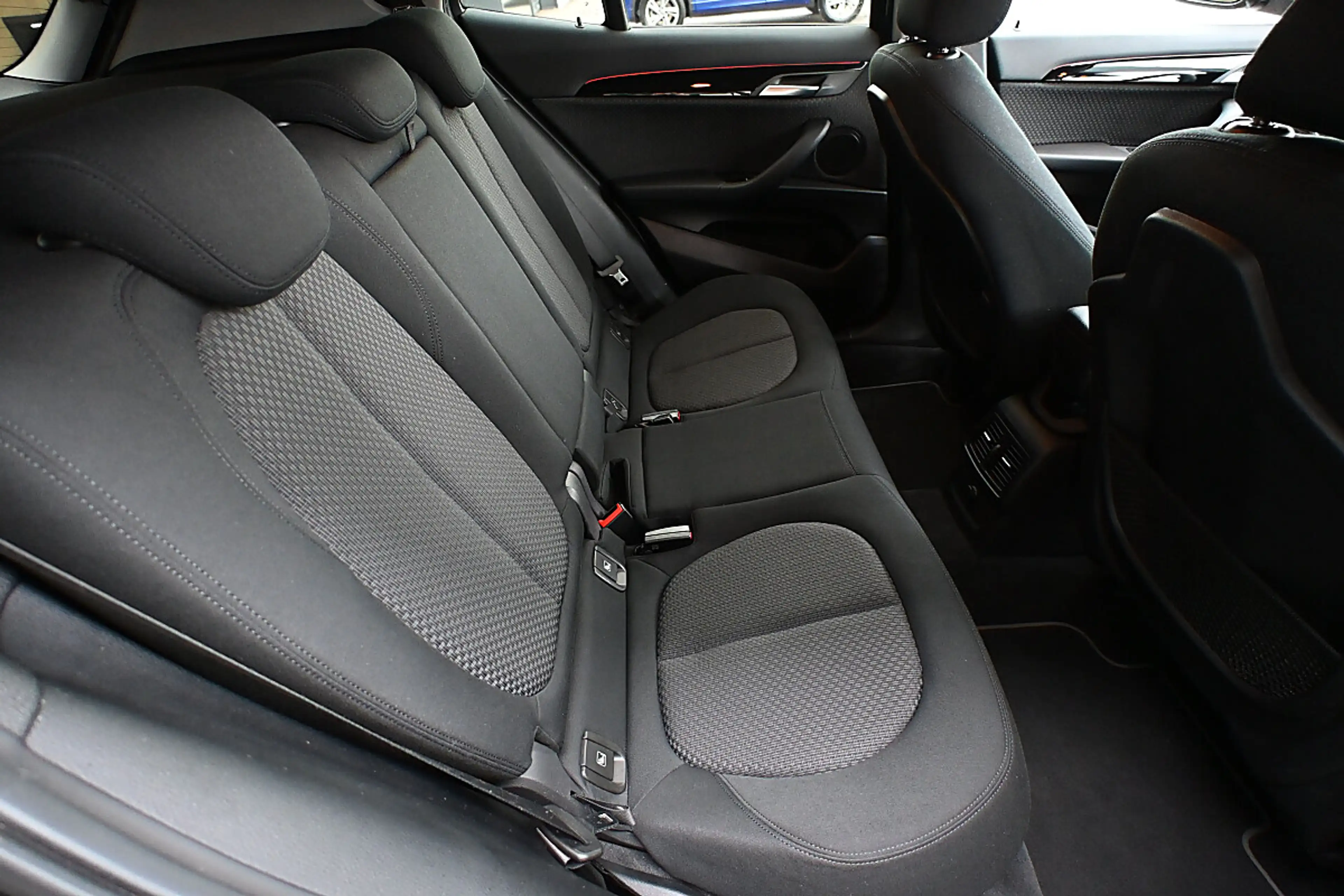BMW X2 sDrive18d LED, Navi, Kamera, HiFi, Parklenkassi... — photo 9