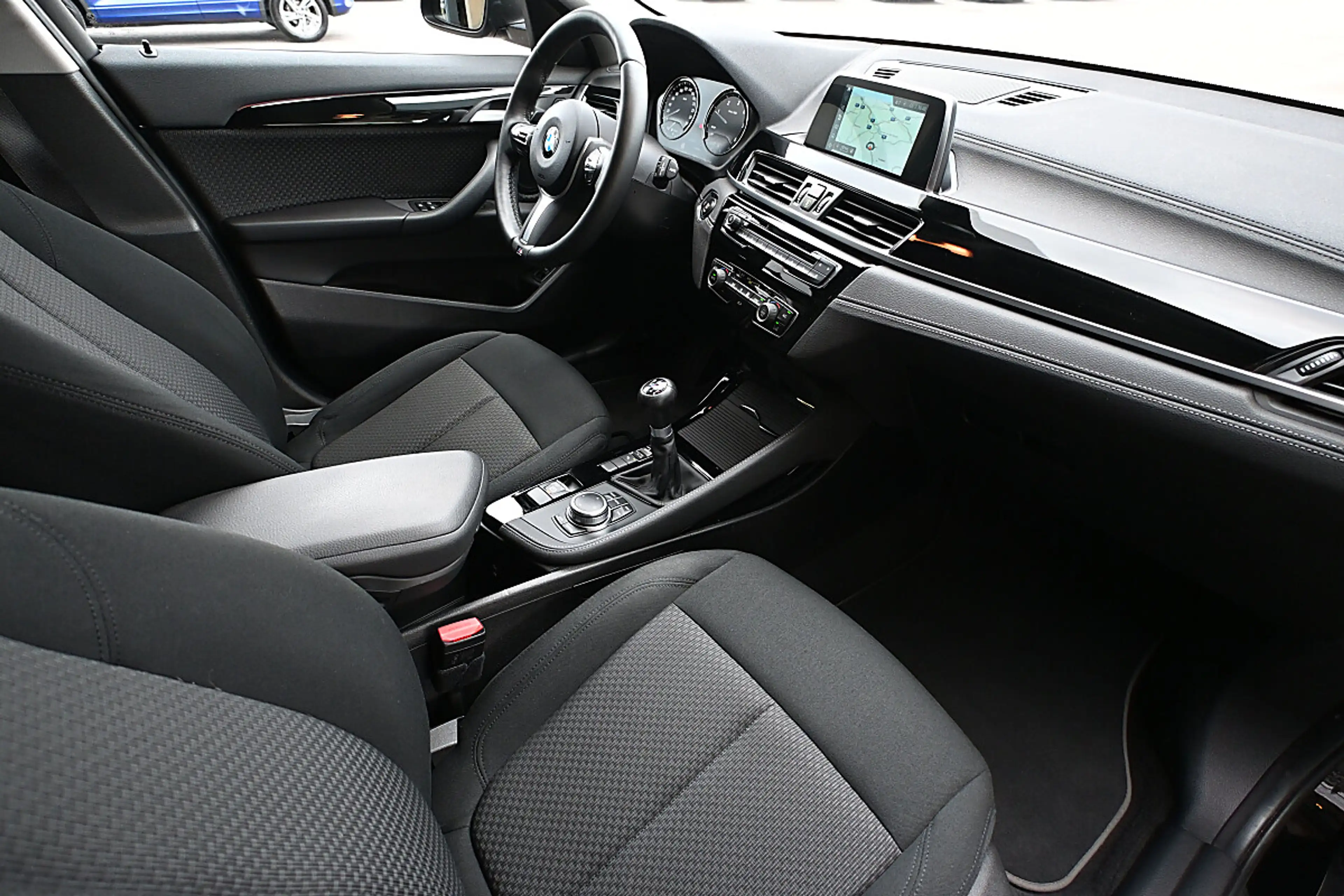 BMW X2 sDrive18d LED, Navi, Kamera, HiFi, Parklenkassi... — photo 4
