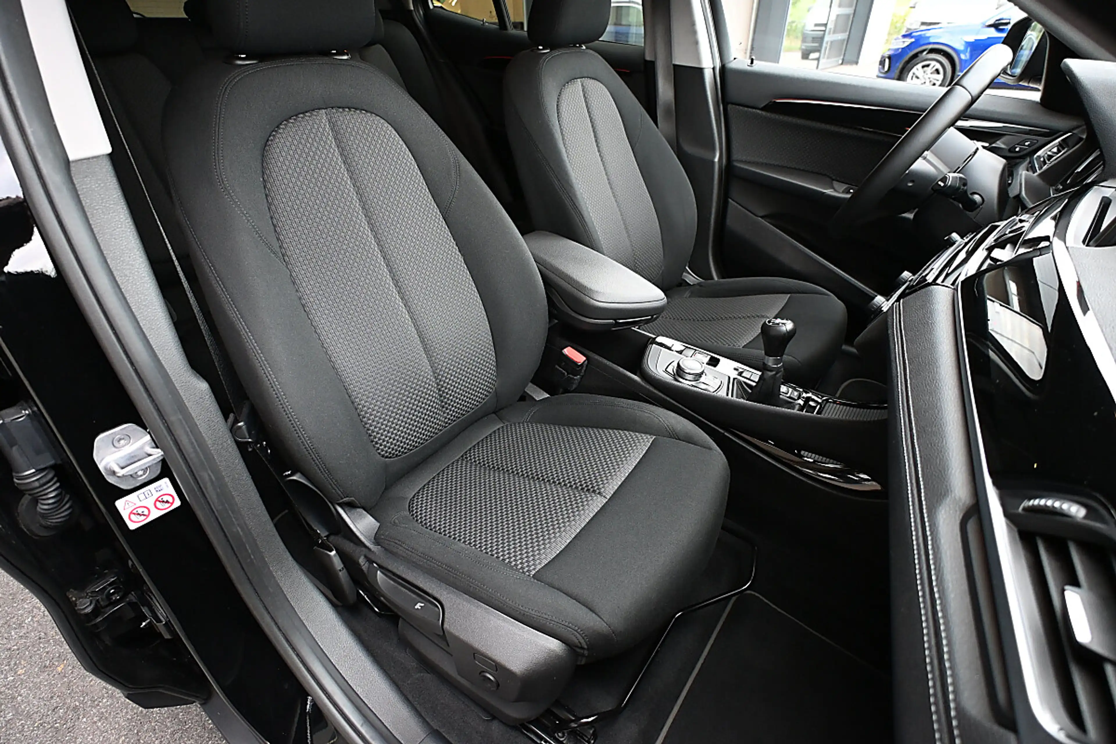 BMW X2 sDrive18d LED, Navi, Kamera, HiFi, Parklenkassi... — photo 8