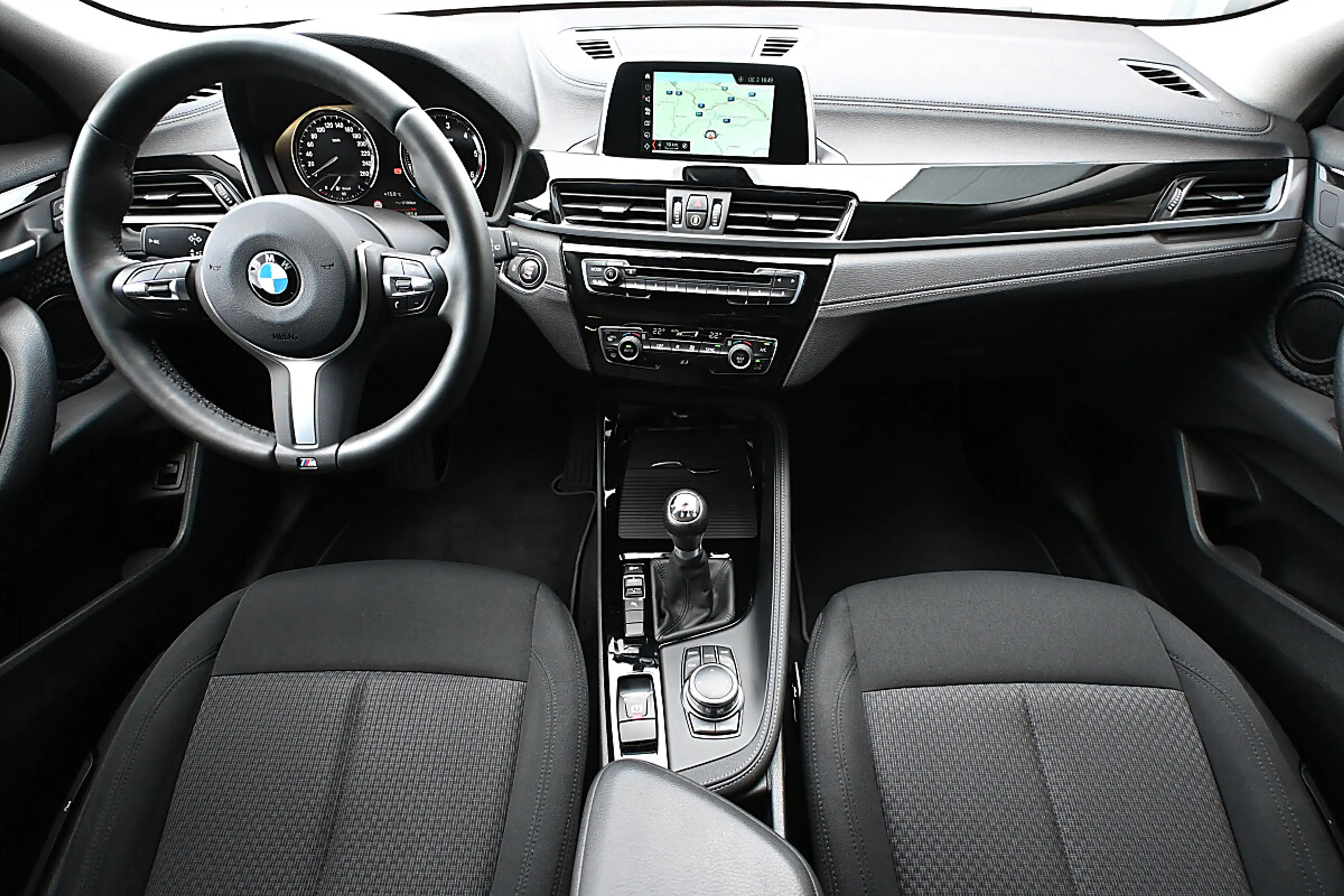 BMW X2 sDrive18d LED, Navi, Kamera, HiFi, Parklenkassi... — photo 10
