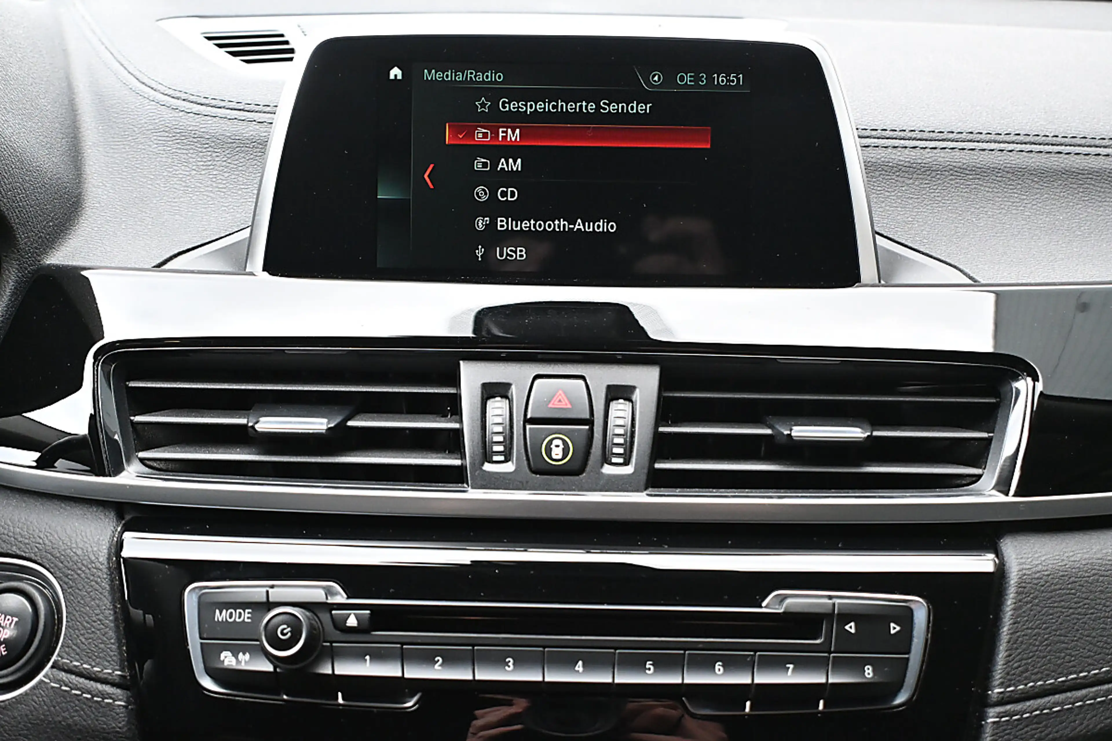 BMW X2 sDrive18d LED, Navi, Kamera, HiFi, Parklenkassi... — photo 12