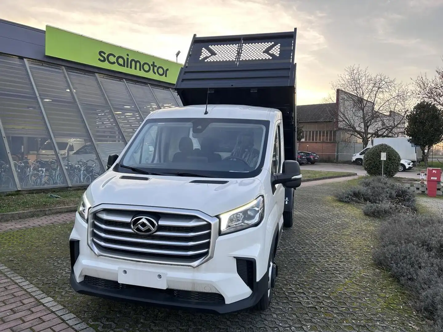 Maxus Deliver 9 2.0 crdi 150cv L3 cab rwd r.gem. Bianco - 1