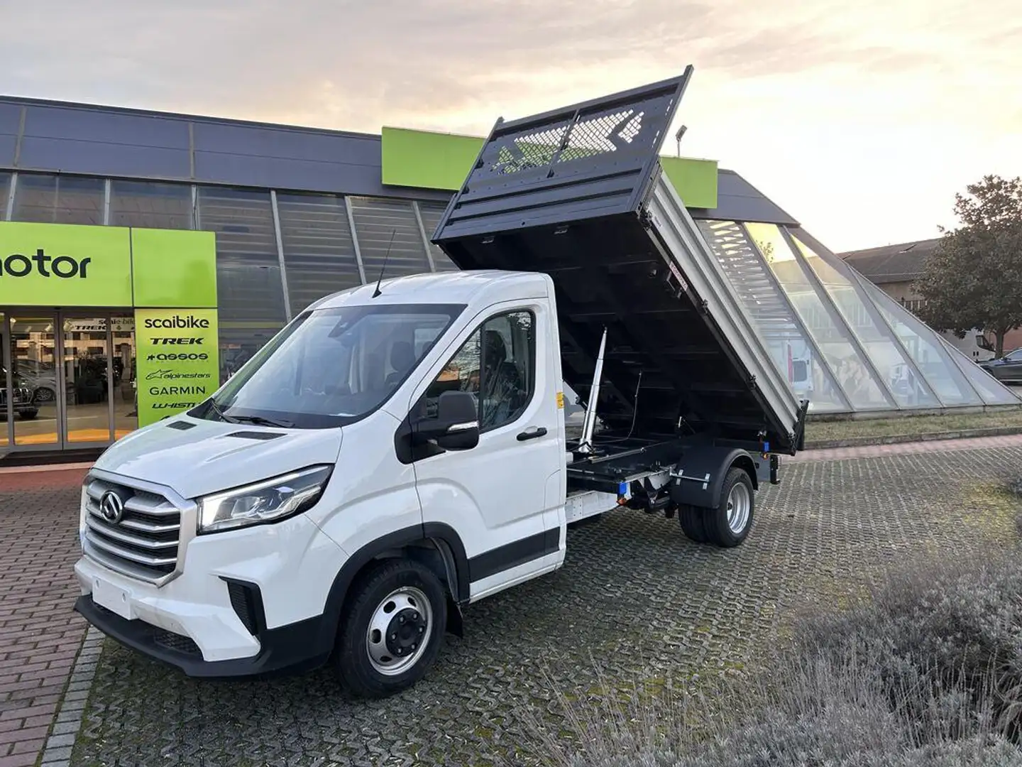 Maxus Deliver 9 2.0 crdi 150cv L3 cab rwd r.gem. Bianco - 2