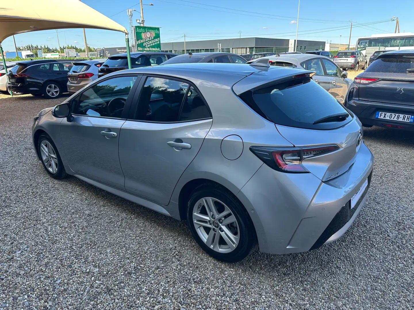 Toyota Corolla 1.8 HYBRIDE 122H DYNAMIC BUSINESS+ BOITE AUTO Grijs - 2