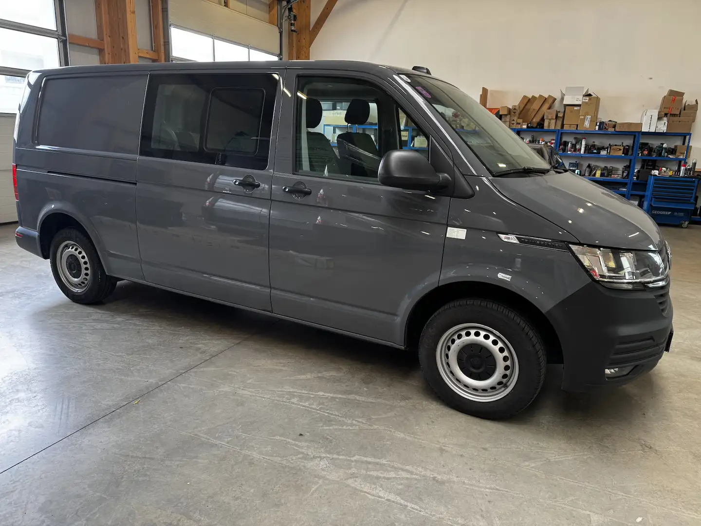Volkswagen T6.1 lang 5-Sitzer 2.0 TDI 4Motion LKW Grau - 1