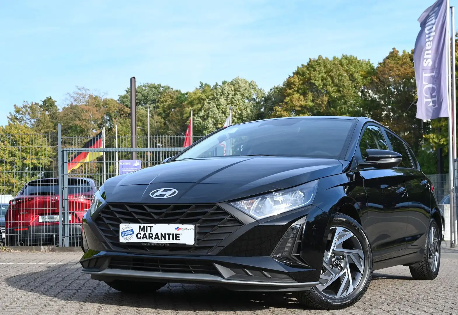 Hyundai i20 1.2 Pure Cam CarPlay WLAN 1.Hd Schwarz - 1