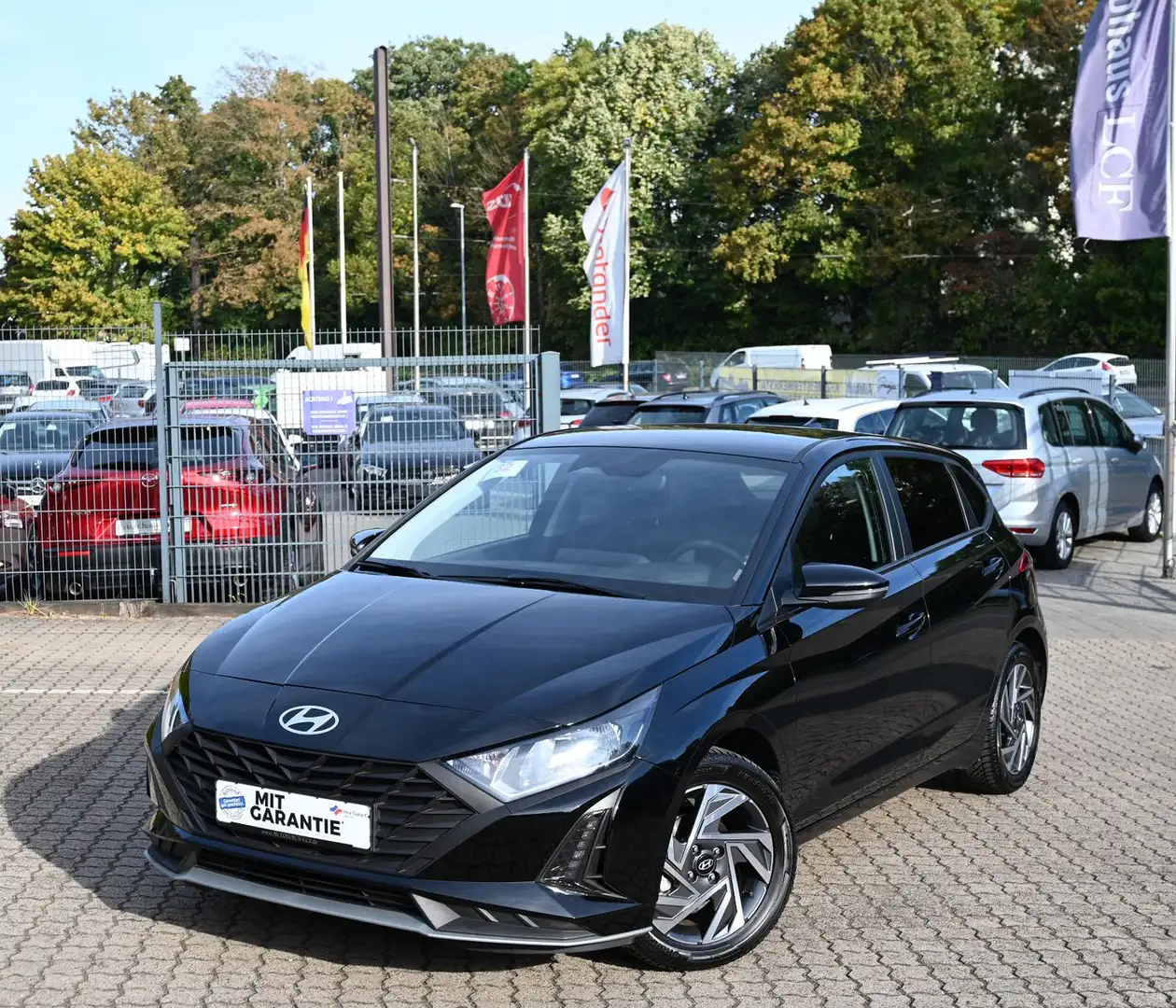 Hyundai i20 1.2 Pure Cam CarPlay WLAN 1.Hd Schwarz - 2