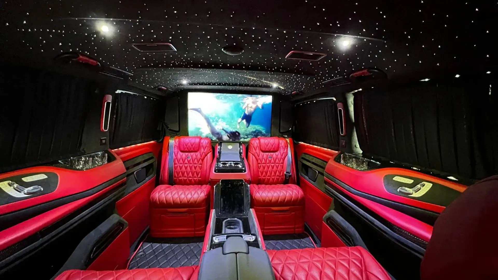 Mercedes-Benz V 300 V-300 4MATIC / AIR-MATIC / LUXUS VIP / 2025 Zwart - 2