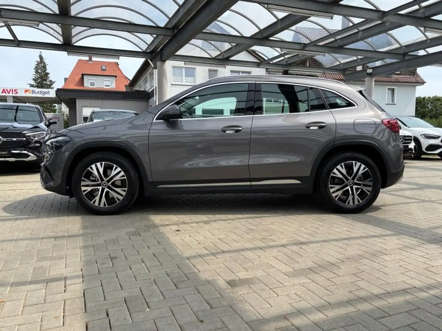 Mercedes-Benz GLA 250 4M PROGRESSIVE+AHK+STANDHZG+NAVI+KAMERA Grau - 2