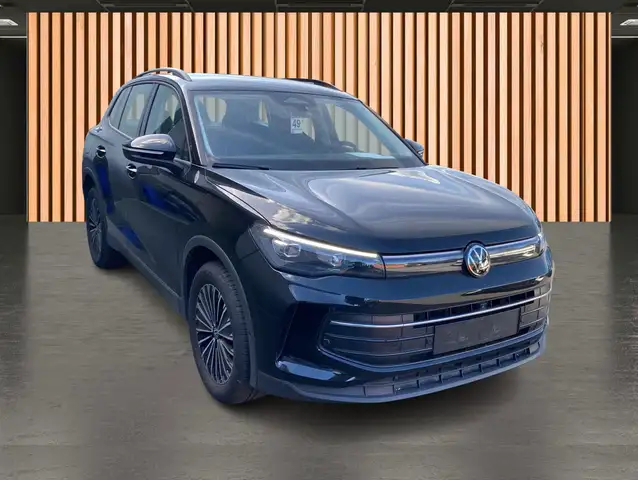 Volkswagen Tiguan view 6